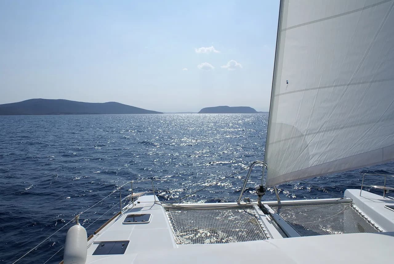 Sailing in the Messinian Bay